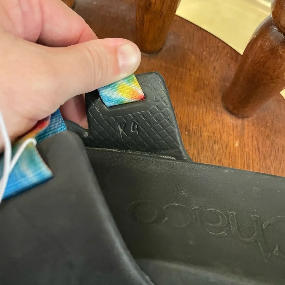 Chaco‎ Kids size 4 multi-color slides